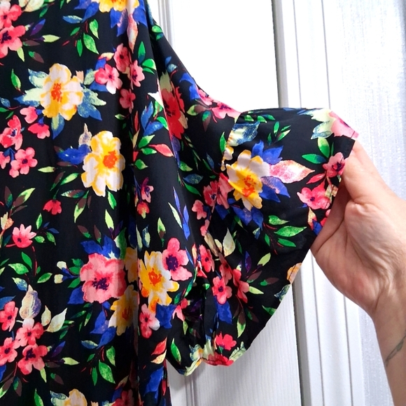 Bright Night Blooms Top Haptics By Designer Holly Harper Ruffle Sleeve Plus Size - Picture 12 of 14